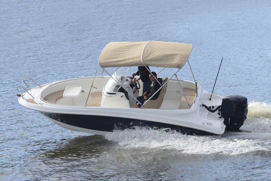 Club de navegación Gandía - barco a motor Veleta